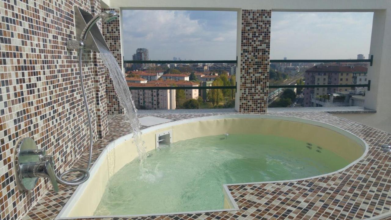 - Doppia Con Bagno Privato In Stupendo Attico Con Vista Mozzafiato Bed & Breakfast Milaan